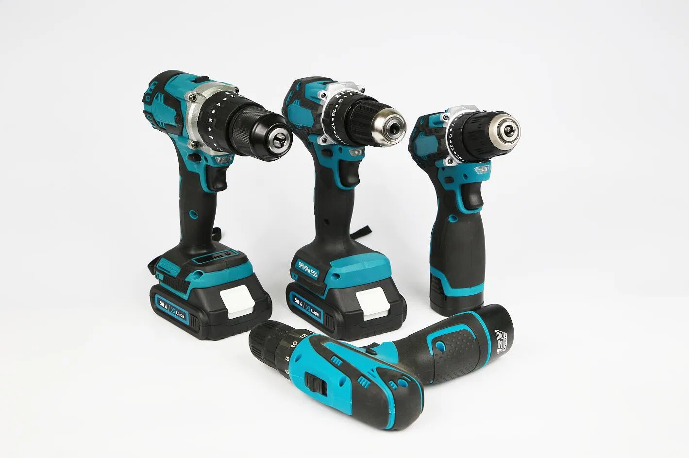 Аккумуляторная дрель-шуруповерт 21В с набором бит