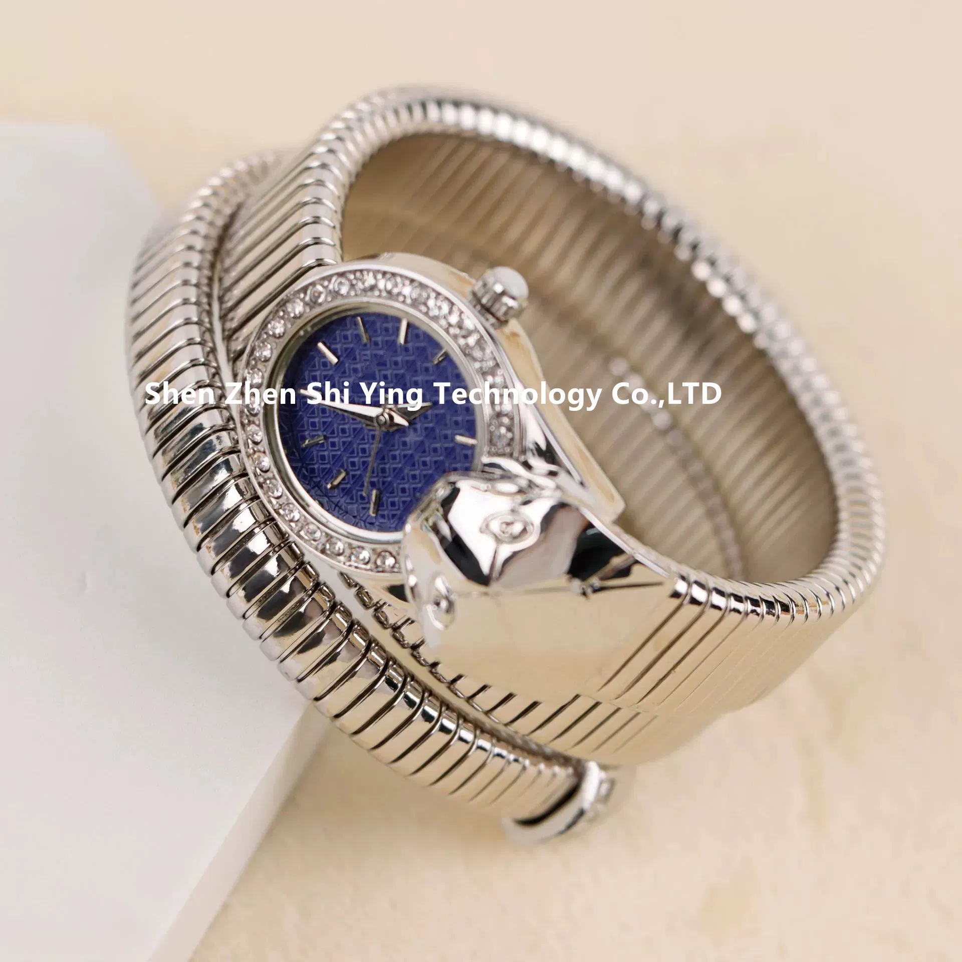 Hot Ladies Snake Shaped Bangle Watch for Gift