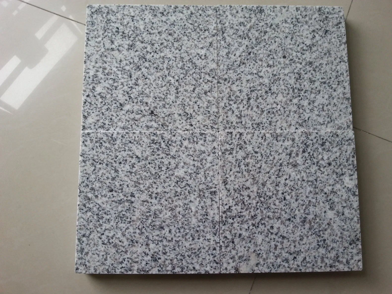Chinese Grey and White Flamed Bush-Hammered Granite Floor Tile