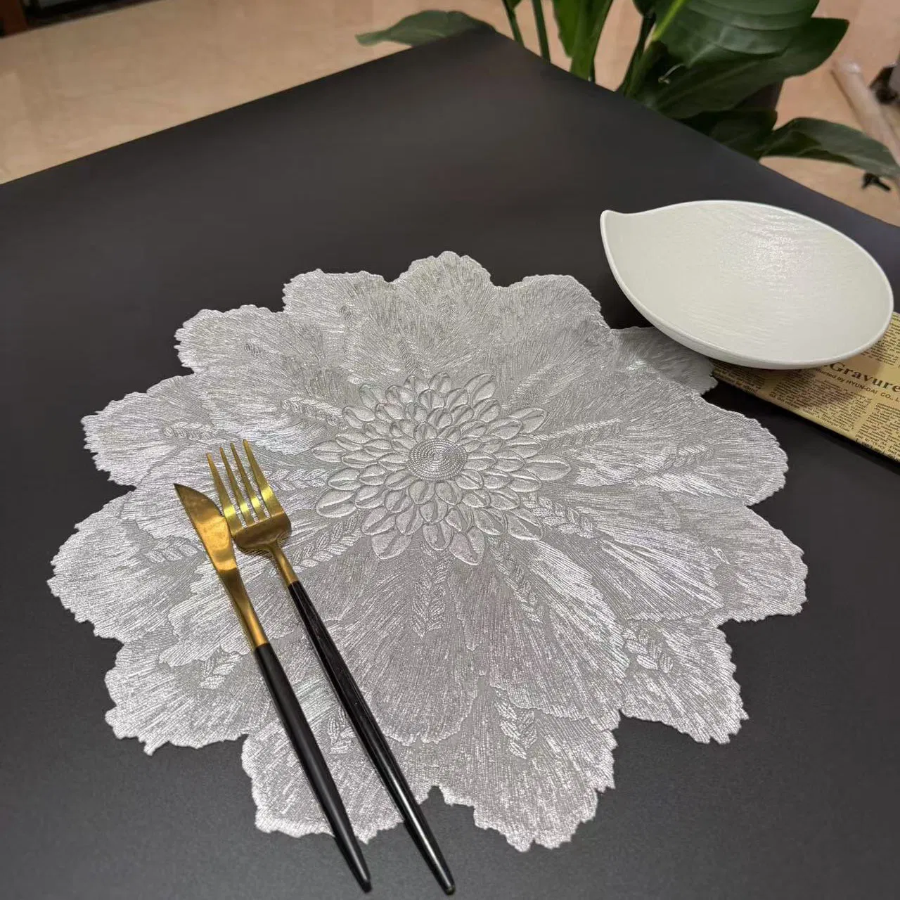 Wholesale New Products Waterproof Hot Stamping Anti-Skid Decorative Placemat