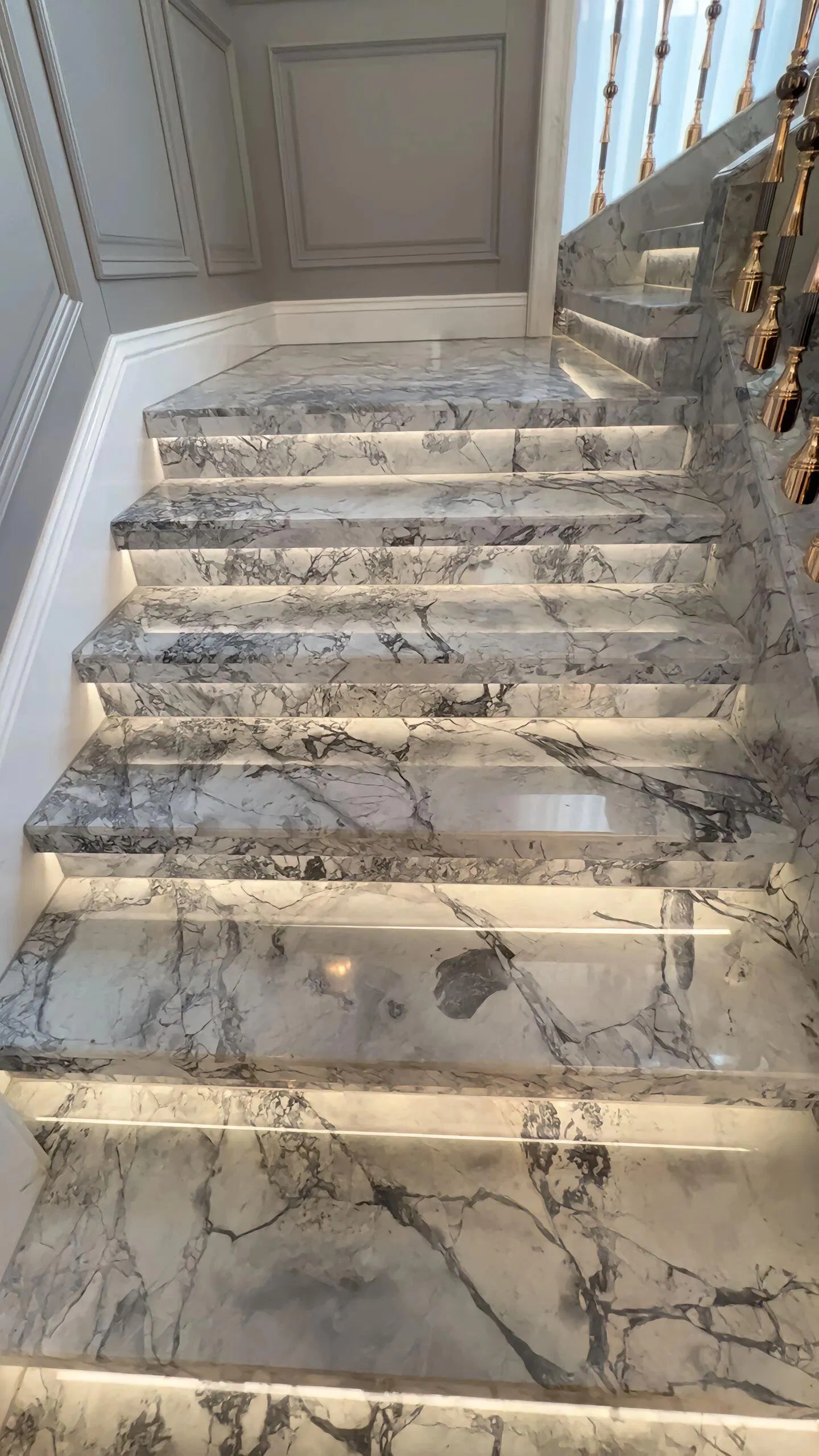 Customized Natural Stone Stairs Grey Marble Tiles for Stairs Tiles Marble Stair Step Tread