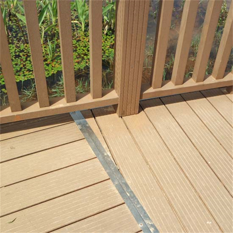 Eco-Friendly Easy Installation Woodgrain Surface Outdoor Flooring WPC Composite Decking Board