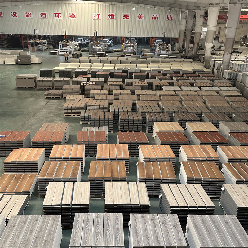 Водостойкий виниловый ламинат SPC Click Lock под дерево 4-8мм