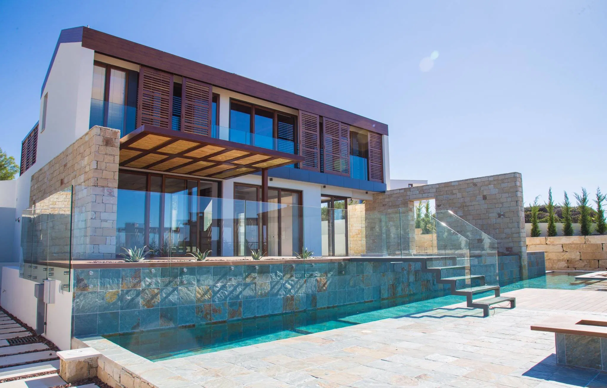 Exterior Frameless Tempered Low Iron Glass Railing/Balustrade Design with America Standard