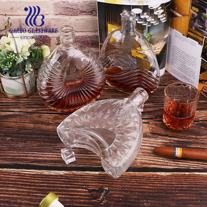 Wholesale Old-Fashion 18oz Wine Bottles Embossed Bar Pub Clear Glass Whisky Decanter