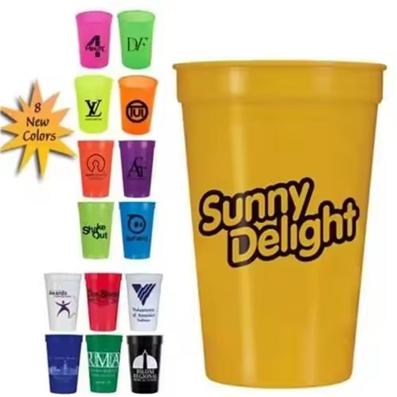 Plastic Beer Mugs with Handles Hold 32 Ounces Reusable Perfect for Bar