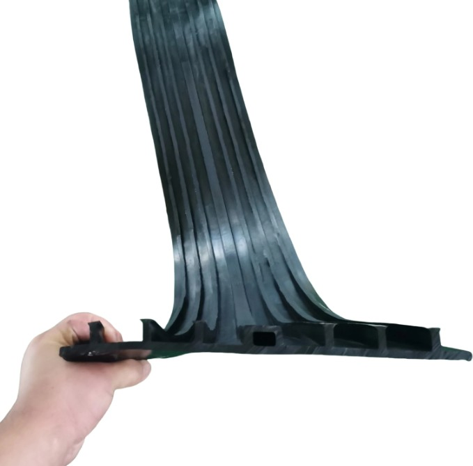 Pre-Molded Corner Rubber Waterstop System Including Steel Plate Insertion for Tunnel Segment Waterproofing Solutions