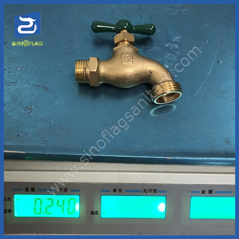 NPT Brass Water Ball Valve Bibcock in Outdoor Garden